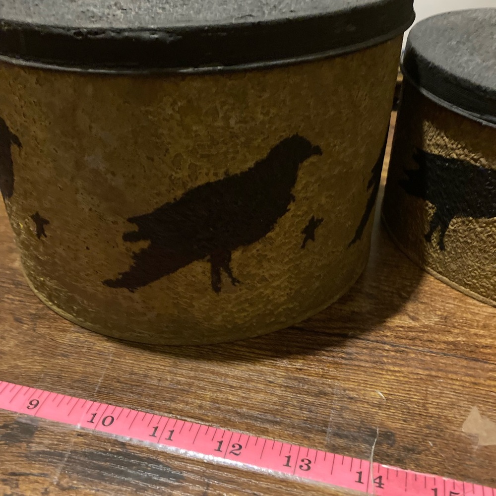 Vintage decorative metal round nesting tins - Picture 2 of 10